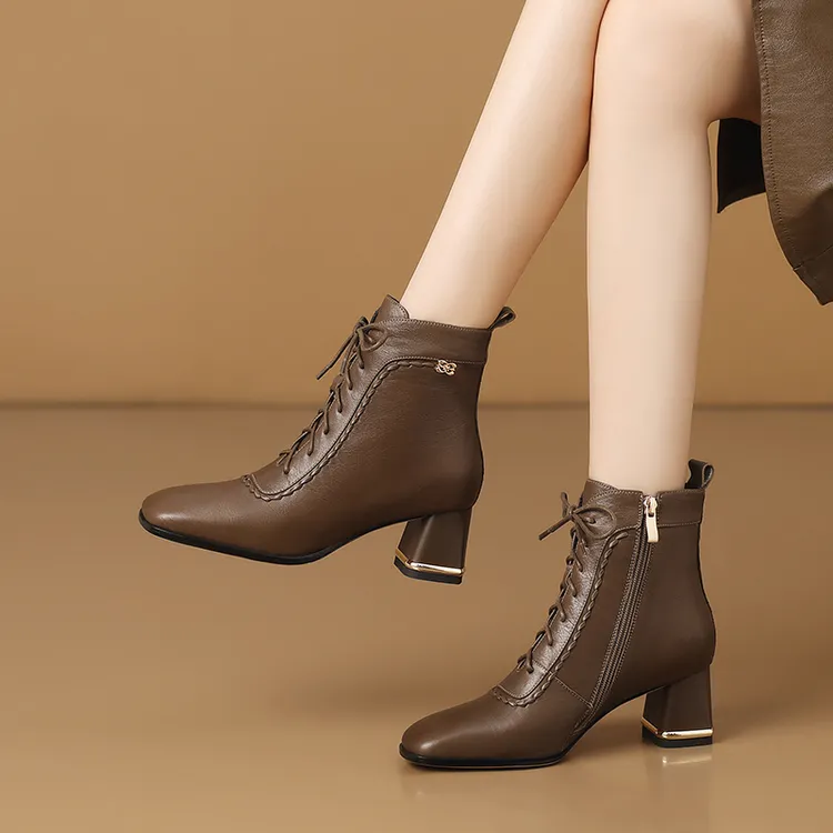 5.5cm复古冬季女靴新款马丁靴时尚粗跟系带短靴方头中跟真皮单靴