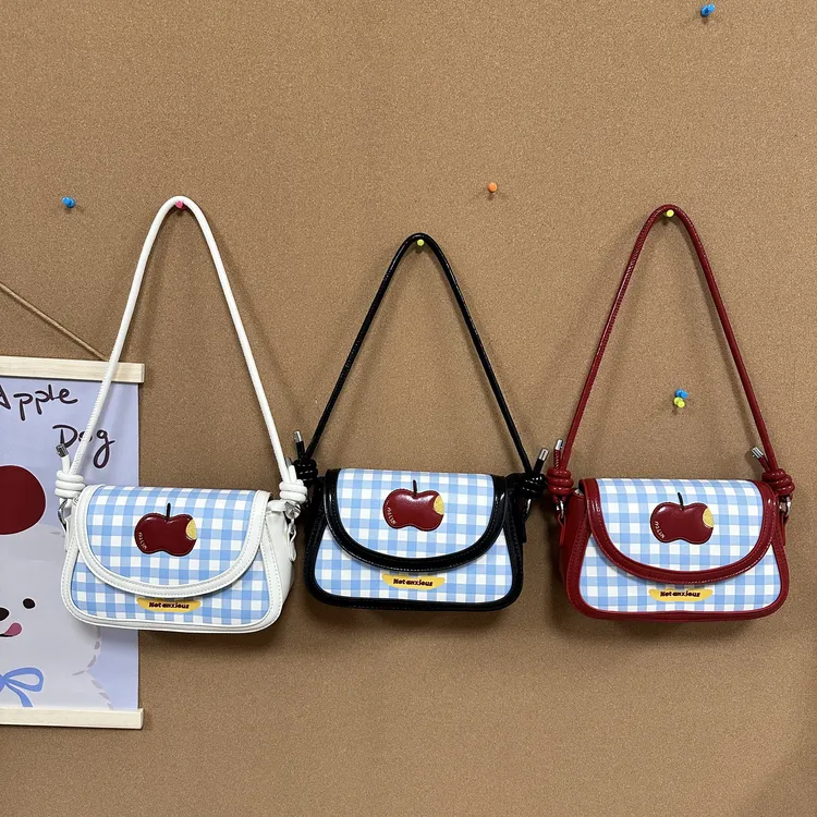 红苹果格纹马鞍包女生斜挎包新款春夏韩系百搭单肩包夏季小众