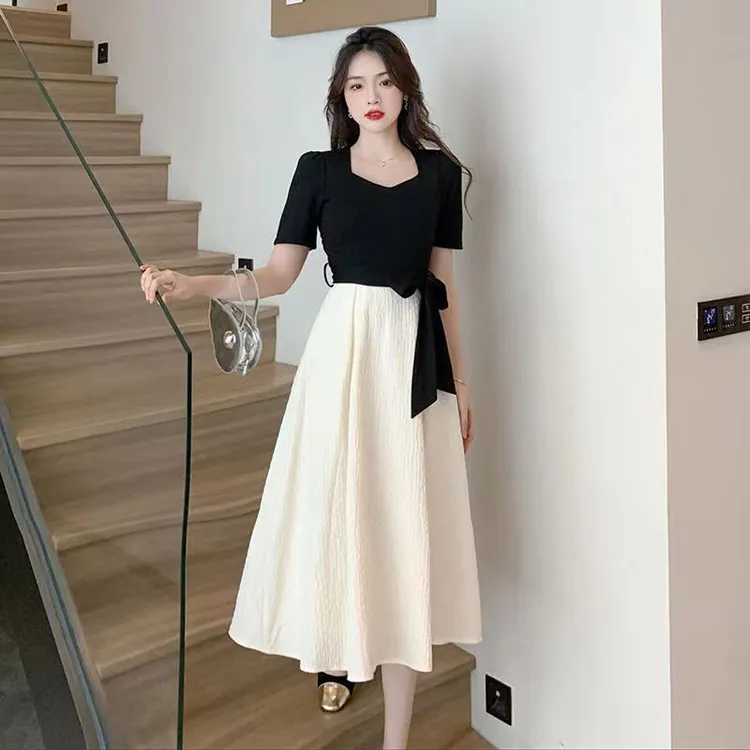 赫本风连衣裙2025夏季韩版新款拼接黑白假两件修身小个子中长款