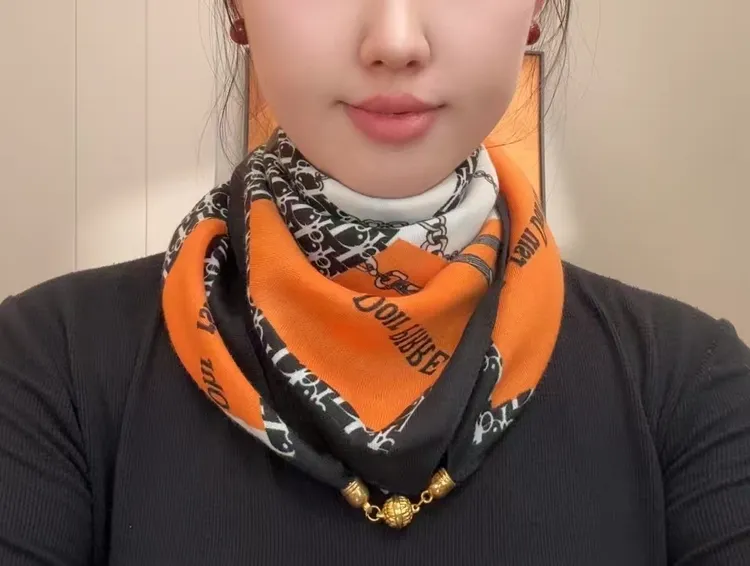 磁扣围巾2025新款秋冬季万能保暖围巾复古时尚小方巾