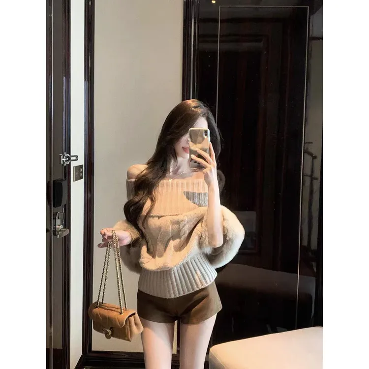 慵懒风一字肩毛衣女2025秋冬气质名媛纯欲露肩上衣宽松毛领针织衫