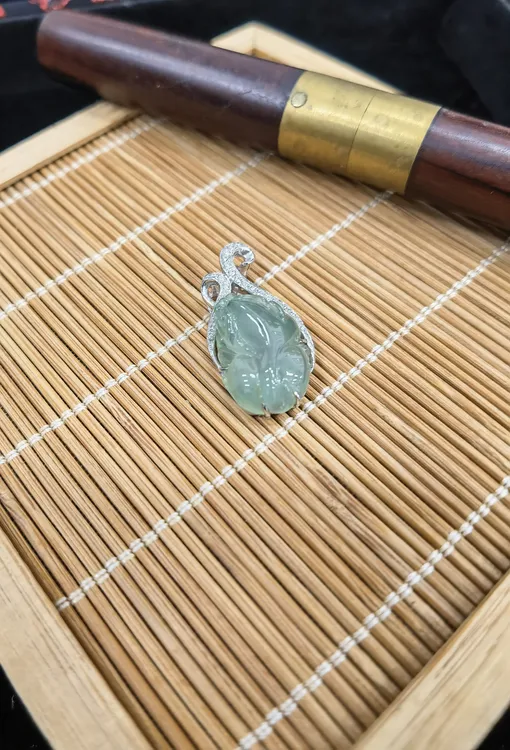 冰种貔貅翡翠吊坠 18K金镶钻石 天然翡翠缅甸A货