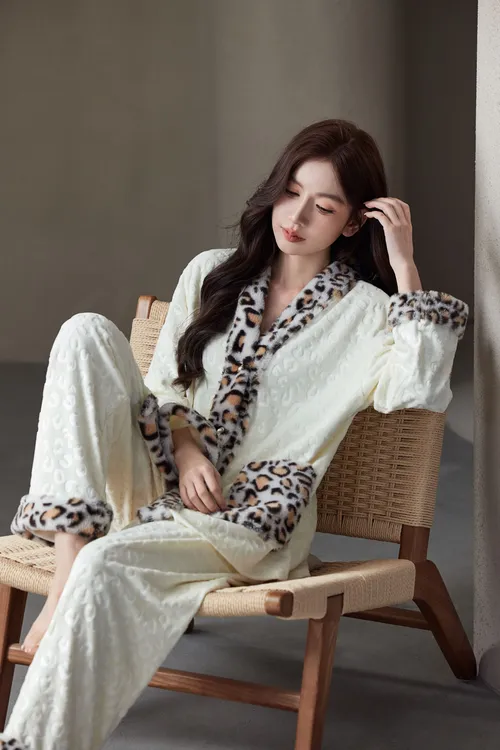 海岛绒睡衣女秋冬季轻奢豹纹少女双面绒家居服保暖设计感两件套装