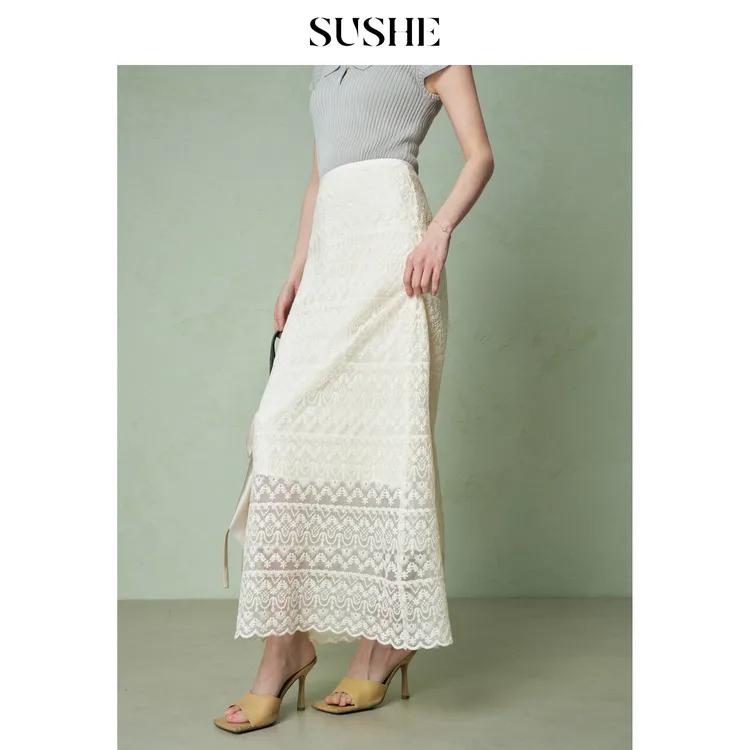 束皙SUSHE 杳香 法式浪漫感蕾丝花纹新款高腰开衩白色半身裙女春