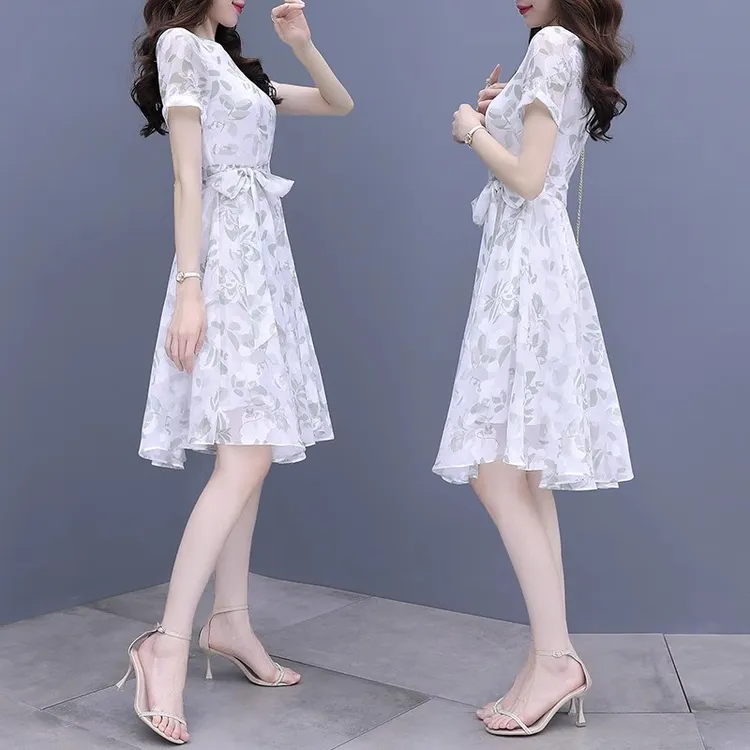 2025年夏装新款收腰显瘦碎花雪纺连衣裙女中长款小清新裙子夏季仙