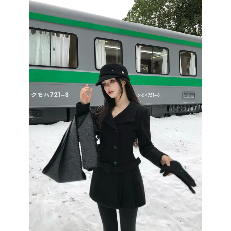 画解WAHJU【伦敦早课】秋冬双排扣设计感夹棉修身毛呢黑色外套9981W