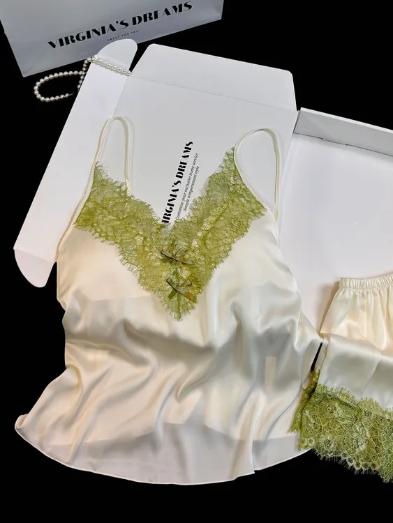 缚青睡衣女款爆款2025新款出门款蕾丝洋气冰丝吊带套装胸垫高级感