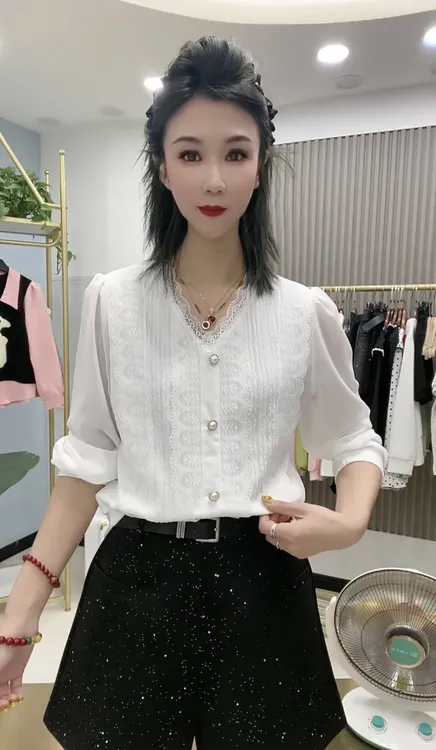 2025年早春新款时尚气质V领蕾丝领纱袖上衣洋气百搭显瘦小衫