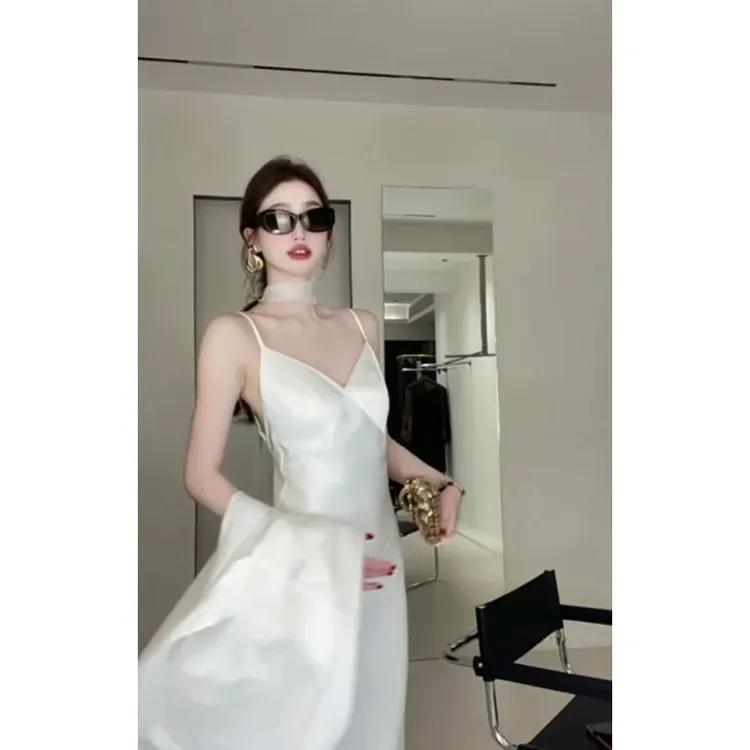 纯欲风辣妹气质宽松休闲衬衫上衣设计感收腰露背休闲吊带连衣裙女