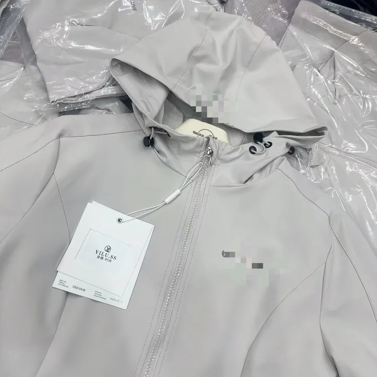 宽松型修身型连帽女常规短外套百搭秋季黑灰外套春季