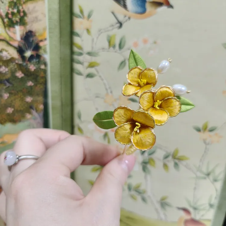 非遗绒花桂花胸针 - 桂语盈香