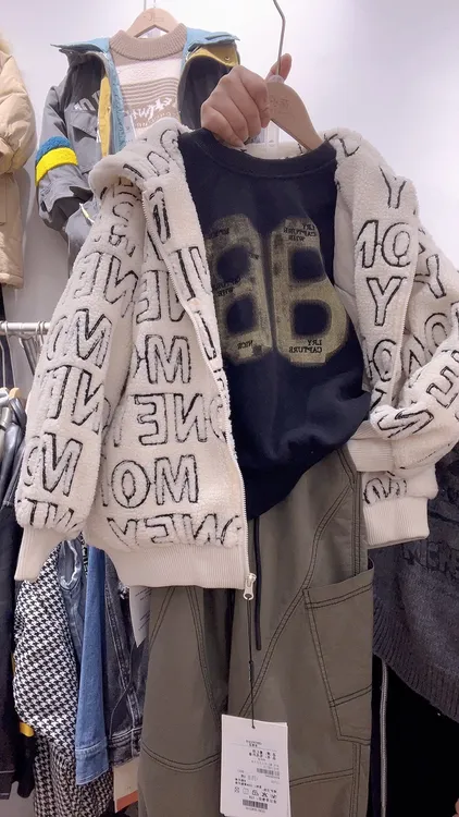 中大童英文字母毛毛外套