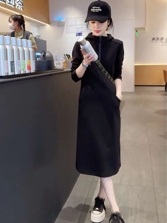 法式黑色半拉链立领连衣裙女2025秋季新款高级感修身洋气A字长裙