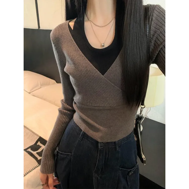 秋冬新款叠穿韩系撞色假两件毛衣设计感挂脖针织衫女修身短款上衣