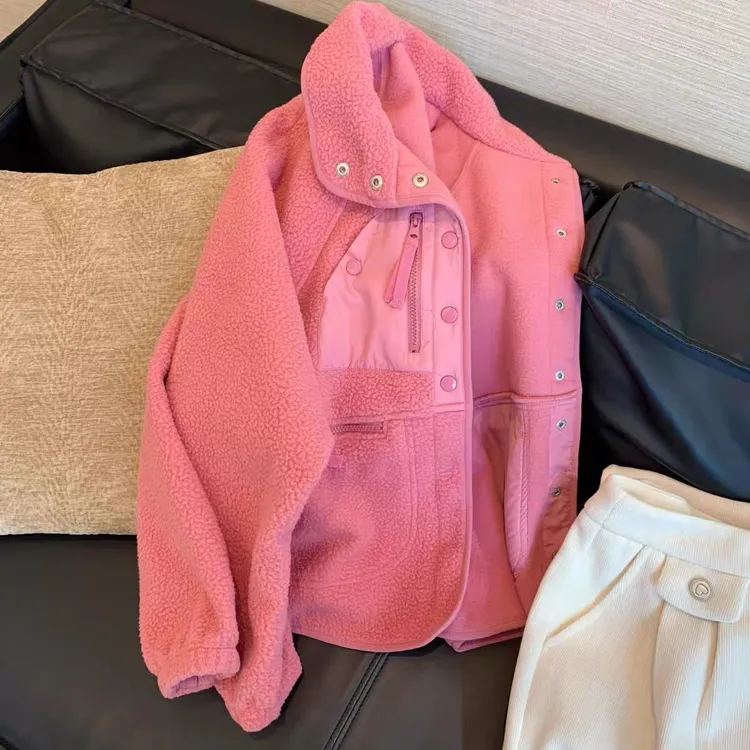 2025冬季韩系高级感洋气玫红色短款毛绒翻领宽松外套减龄时尚女装