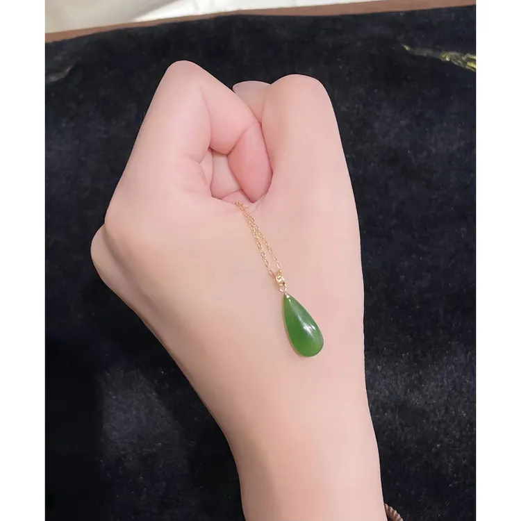 拾珍和田玉吊坠细绿水滴18K金镶嵌，美到犯规精致时尚百搭气质简约