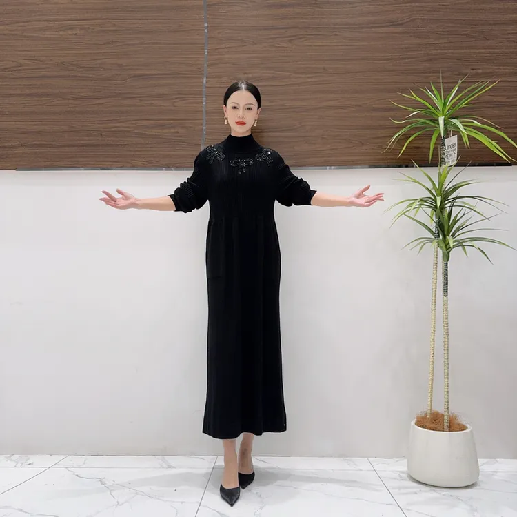 A253蝴蝶结黑色气质秋冬轻奢针织连衣裙时尚复古时尚长裙