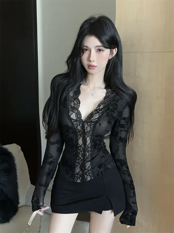 纯欲V领镂空蕾丝花边黑色T恤2025秋季新款性感修身显瘦长袖打底衫