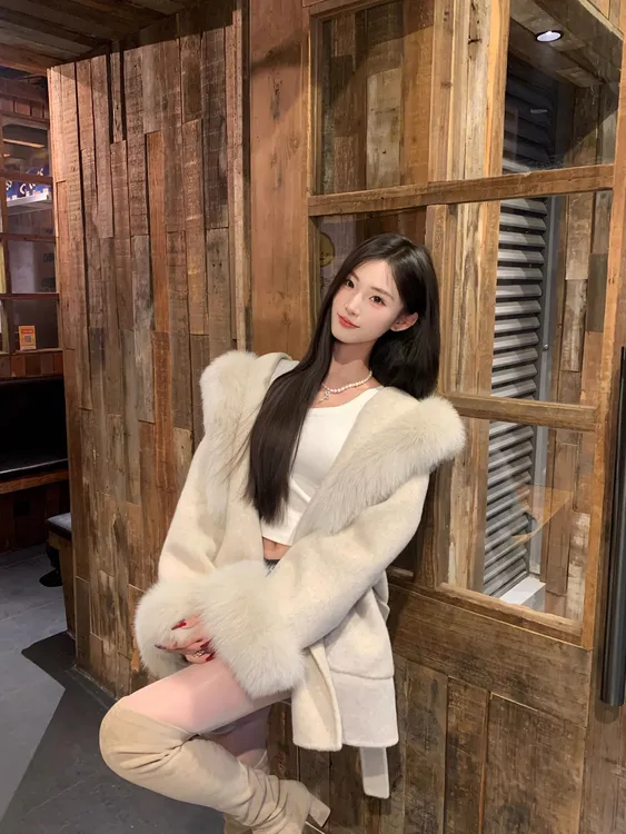 沪上千金仿狐狸毛领连帽毛呢大衣外套2025冬季留洋千金高级感外套
