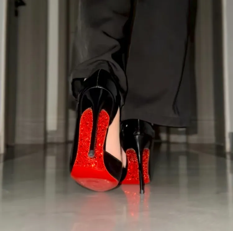 水钻侧空红底高跟鞋女细跟2025新款绝美性感婚鞋黑色尖头床上单鞋
