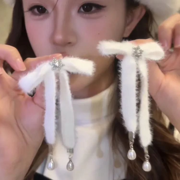 铜合金耳饰 普通金属雪花毛绒蝴蝶结珍珠耳钉女耳环小众耳饰配饰