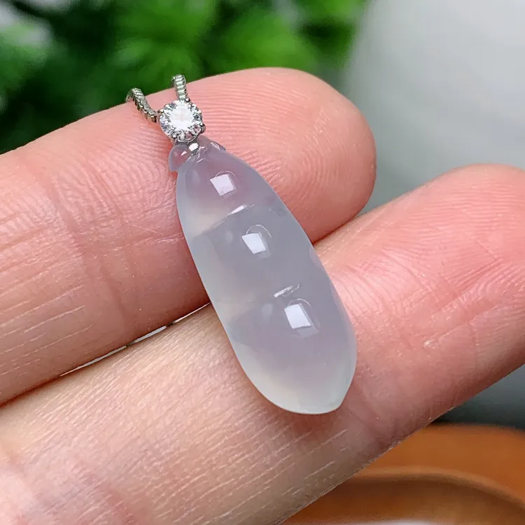 天然翡翠A货18k金镶嵌福豆吊坠251025  尺寸:22.4*8.5*5.9 