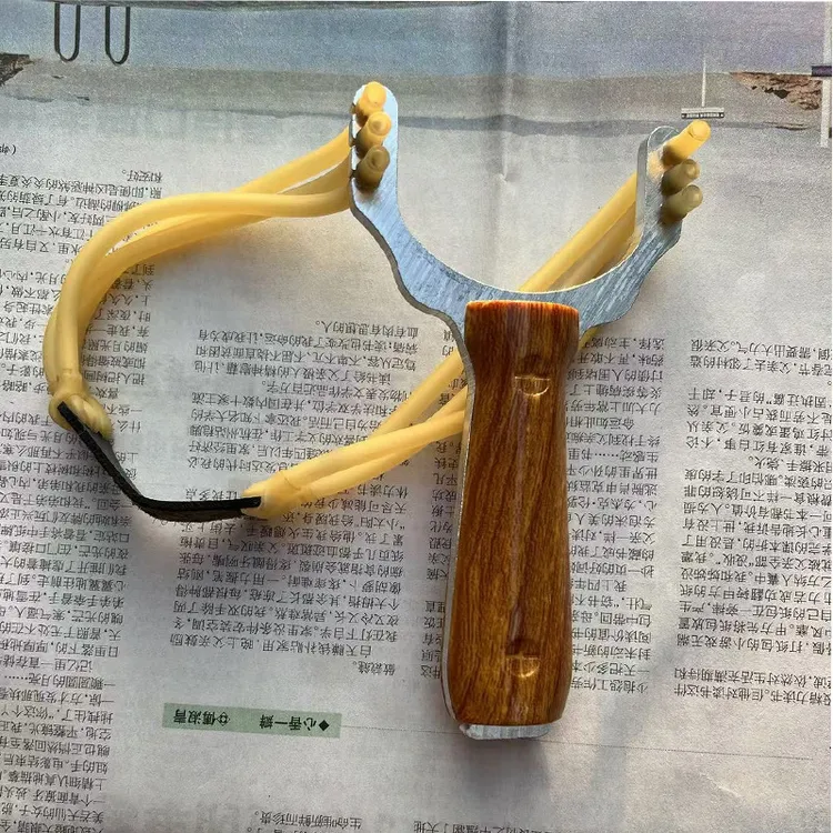 新款户外卡球圆皮筋弹弓超轻仿实木纹高精度弹工精准怀旧玩具