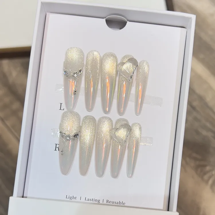 黛瑞森 极夜精灵爆闪极光法式爱心钻猫眼美甲爆闪碎钻手工穿戴甲