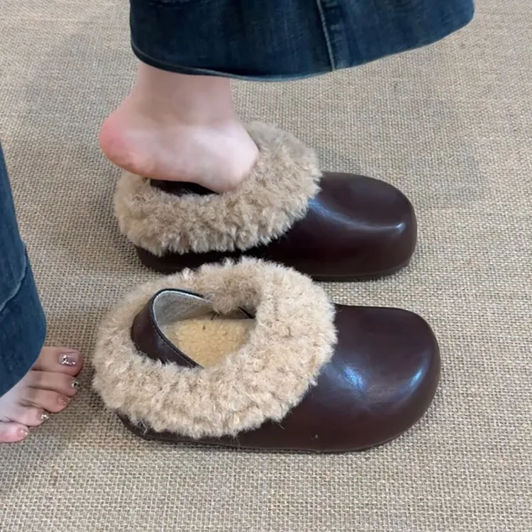 OJRZ平底毛毛鞋勃肯包头半拖鞋女外穿2025秋冬新款加绒雪地靴棉拖