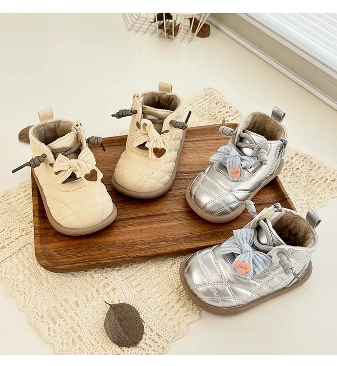 2026新款软底防滑加绒公主风女童短靴可爱百搭