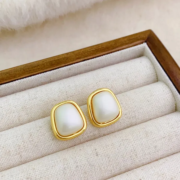 铜合金项链 铜镀真金法式复古几何珍珠耳环女新款高级感