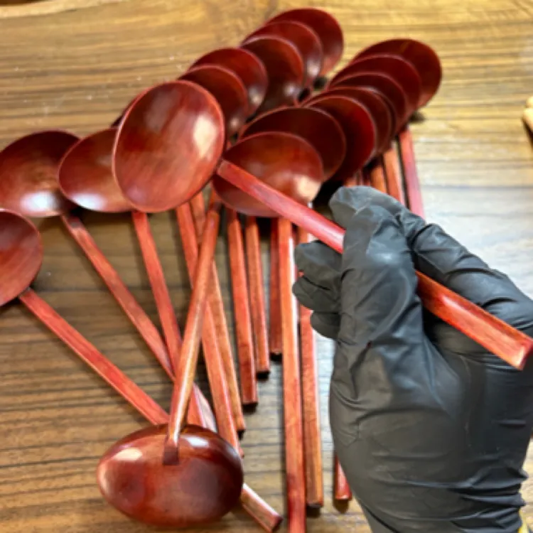 10个彝族漆器木汤勺