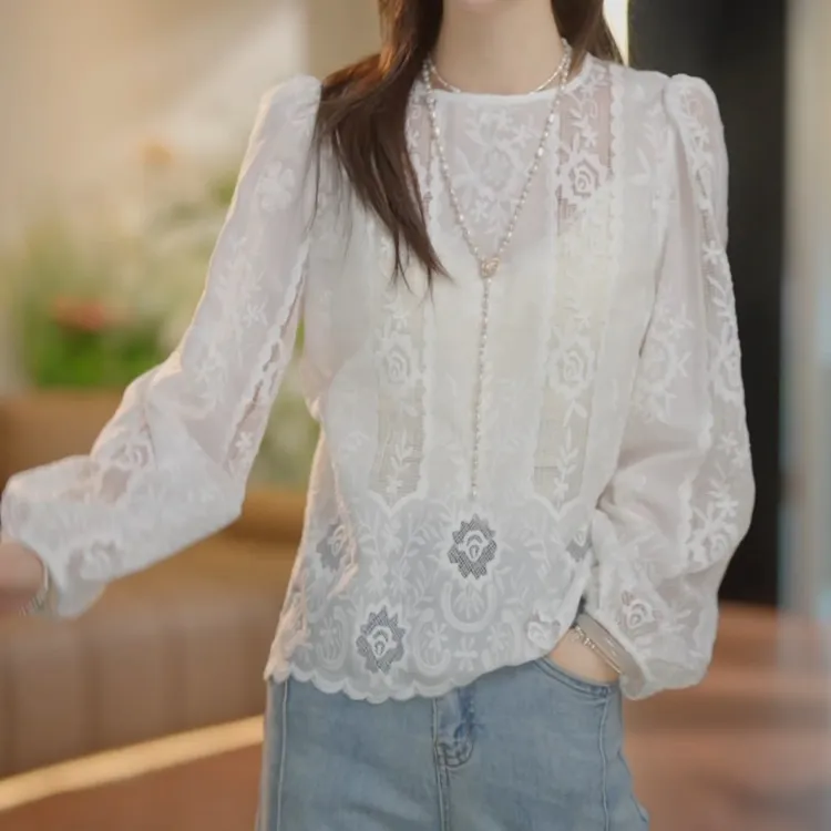 2025春女装新款法式夏季气质圆领蕾丝衬衫LK2502698