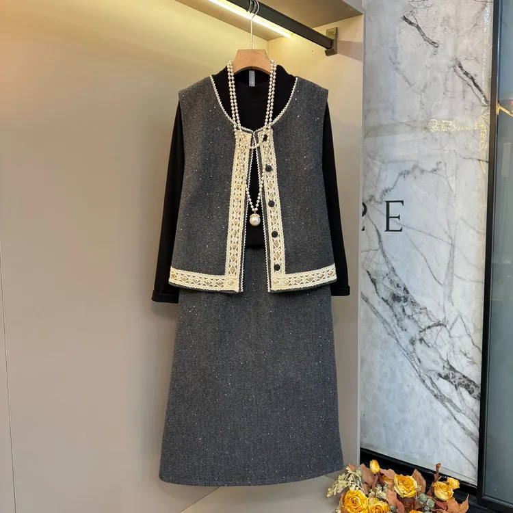 2025新款时尚气质复古撒星别致显瘦内搭+马甲+半裙套装2610
