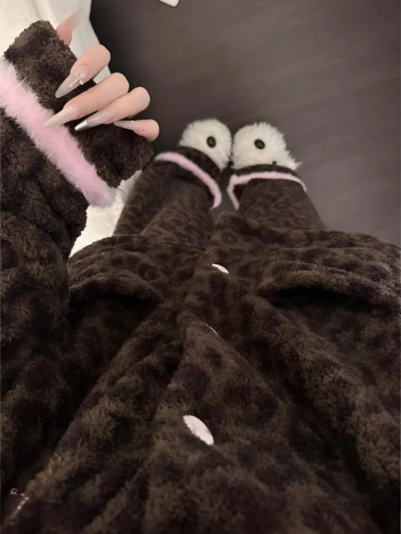 甜酷豹纹珊瑚绒睡衣女冬季新款加绒加厚翻领家居休闲服套装可外穿