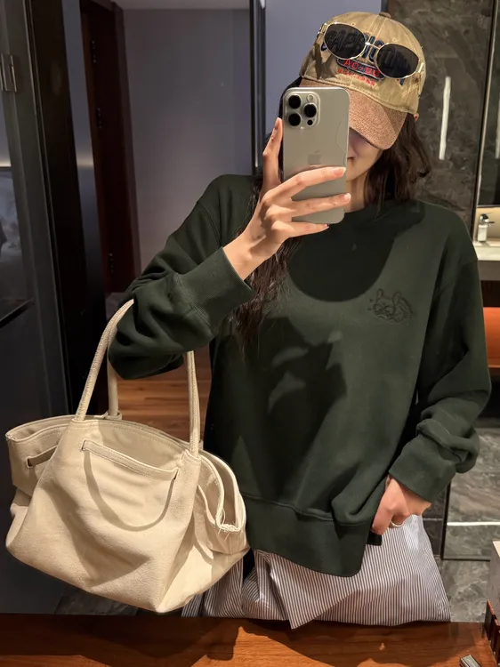 眼镜斗牛犬刺绣（薄绒）~软糯暖~两侧开叉短款加绒卫衣8635