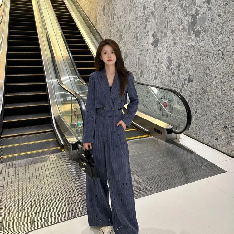 2025年新款早秋高级感西装套装女烫钻时尚镂空外套阔腿裤两件套女