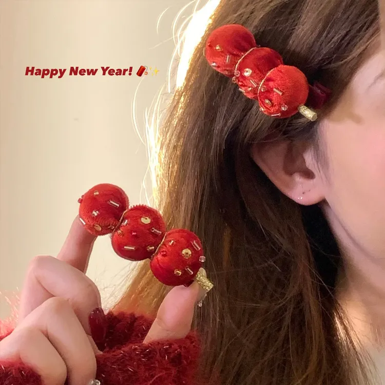高定版新年可爱糖葫芦发夹鸭嘴夹女氛围感发饰侧边夹头饰跨年拍照商品图