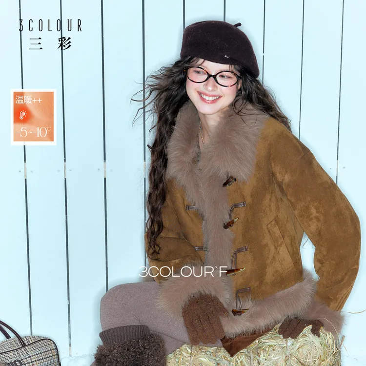 三彩独醒2025冬季新款咖啡色环保皮草翻领毛毛外套短款牛角扣女F