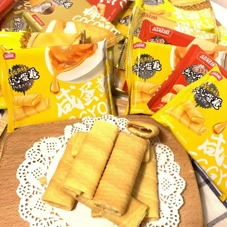 品冠园咸蛋黄芝士榴莲流心蛋卷酥网红休闲零食饼上班解馋充饥食品