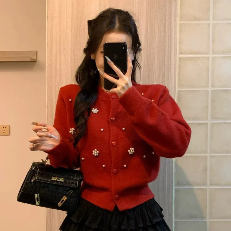 小香风红色圆领钉珠毛衣外套女秋冬设计感圣诞本命年针织开衫上衣