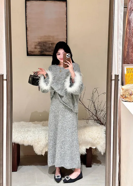 春季新款韩版灰色气质显瘦减龄圆领喇叭毛毛袖毛衣百搭半身裙套装