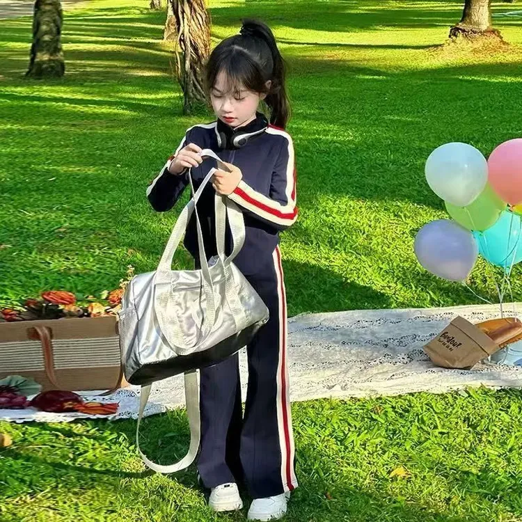 女童春秋季运动拉链套装2025新款喇叭裤两件套洋气开衫燕尾外套
