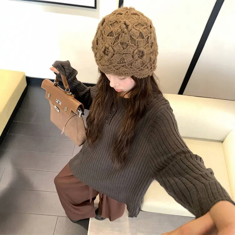 复古慵懒风咖色坑条圆领毛衣女秋冬氛围感软糯套头针织衫宽松上衣