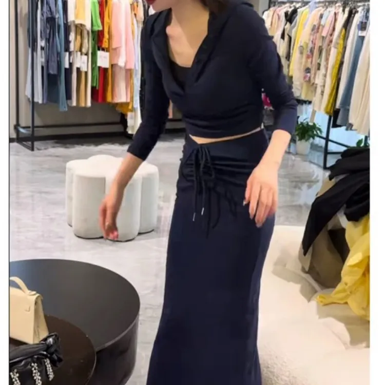 新款辣妹气质休闲时尚修身减龄连帽小衫包臀裙