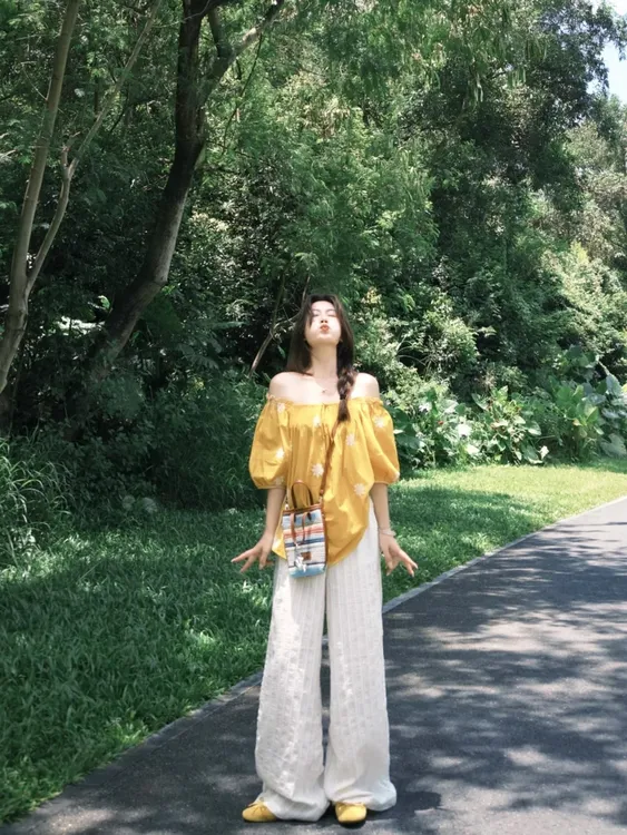 夏季新款甜美可爱风格衣服度假风一字肩泡泡袖衬衫宽松薄款直筒裤