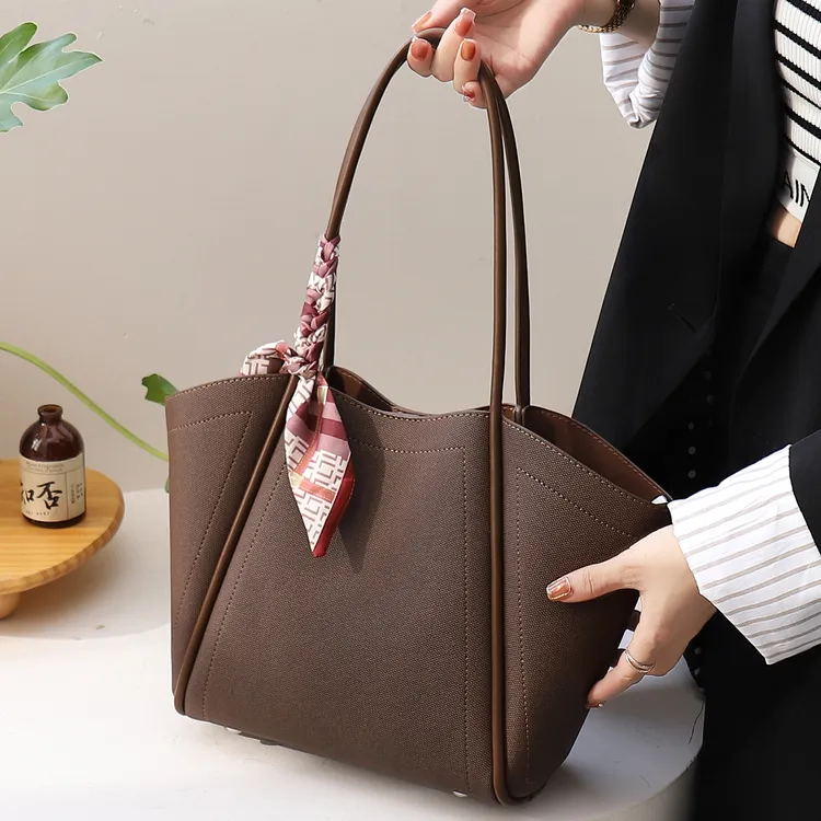 托特包女大容量2025新款时尚秋冬女包高级感大包单肩包上班通勤包