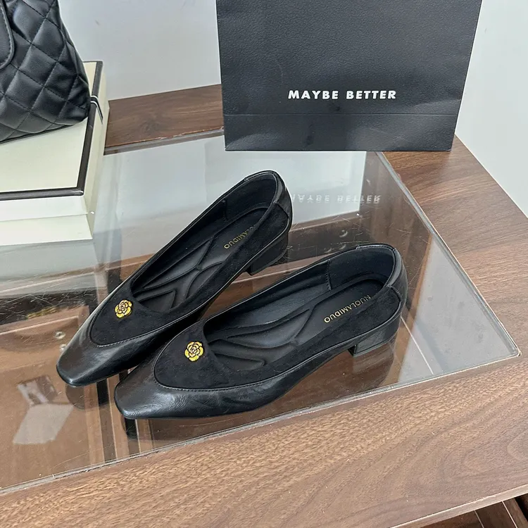 2025早秋山茶花拼接粗跟单鞋女方头时尚低跟职场气质浅口百搭单鞋