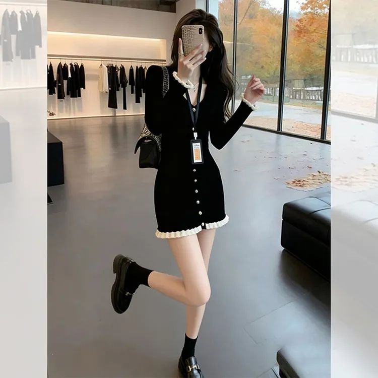 漂亮出片衣服黑色收腰花边包臀裙女装秋冬高贵气质内搭针织连衣裙