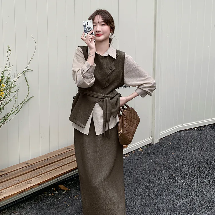 韩系慵懒风松弛感穿搭套装裙女2025春秋新款马甲衬衫半身裙三件套